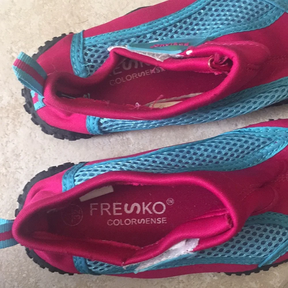 Fresko Water Shoes Size 1 Teal & Pink